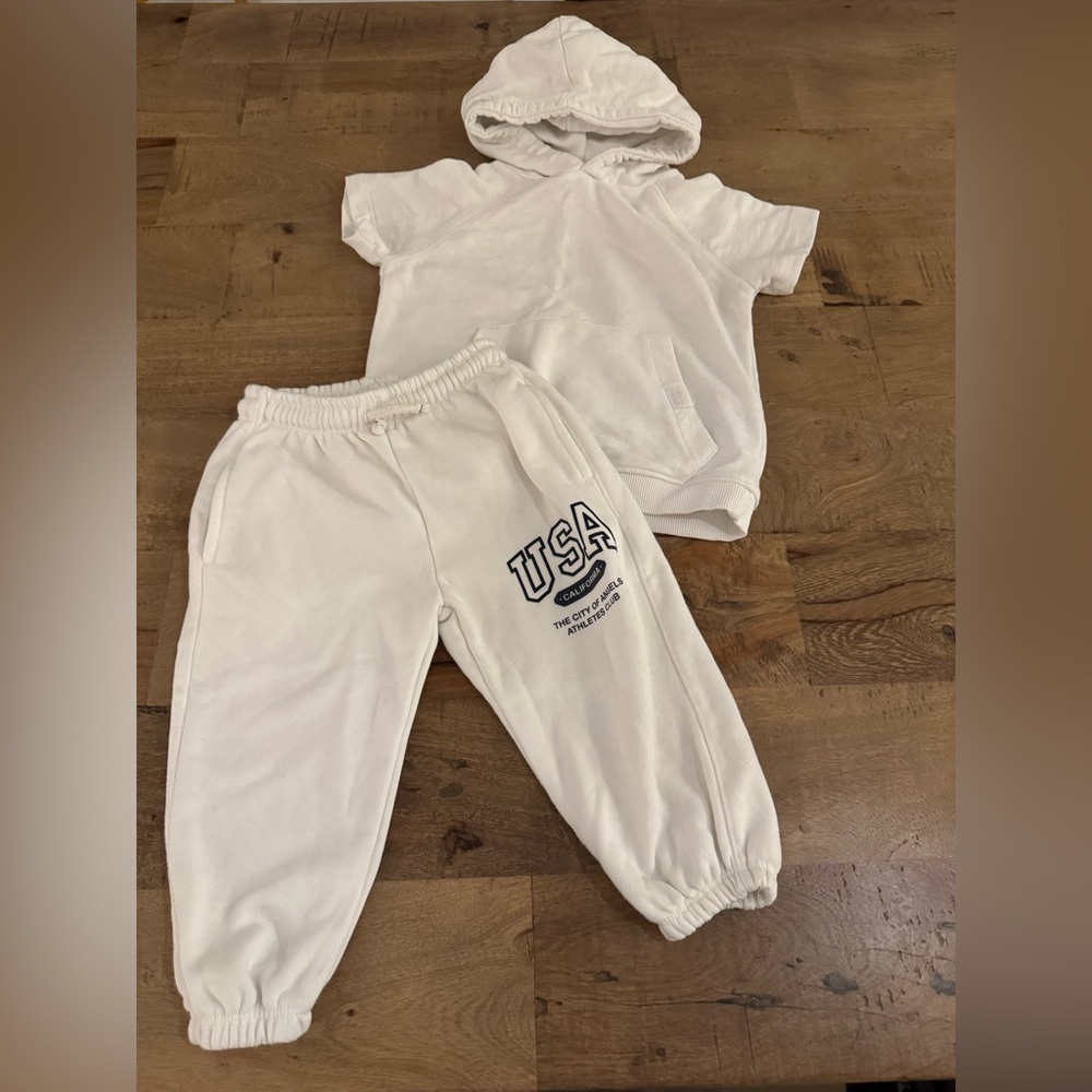 Zara sweat White Kids Hoodie and Jogger Set size 18-24 months